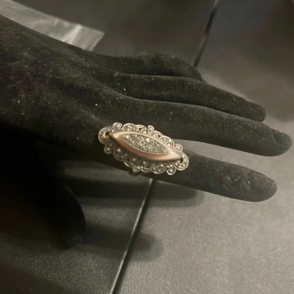 Sterling Silver Openwork Marcasite Shield and Mother of Pearl Cocoon Ring SZ 6 - Picture 4 of 12